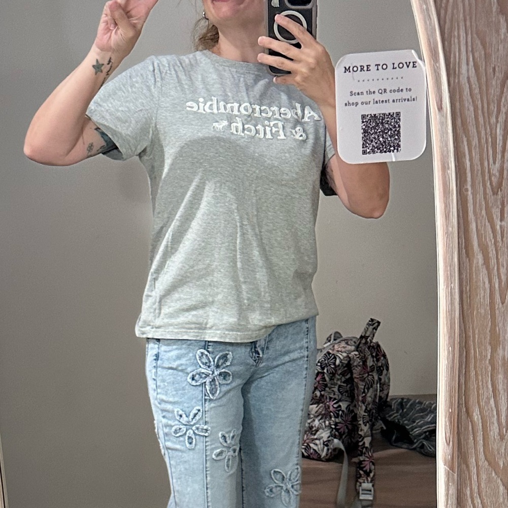 Abercrombie & Fitch gray Logo Tee